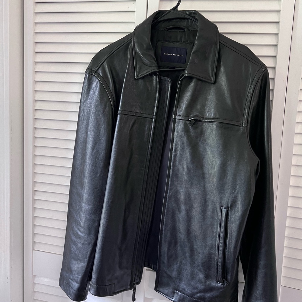 Banana Republic Genuine Leather Jacket, in great condition!